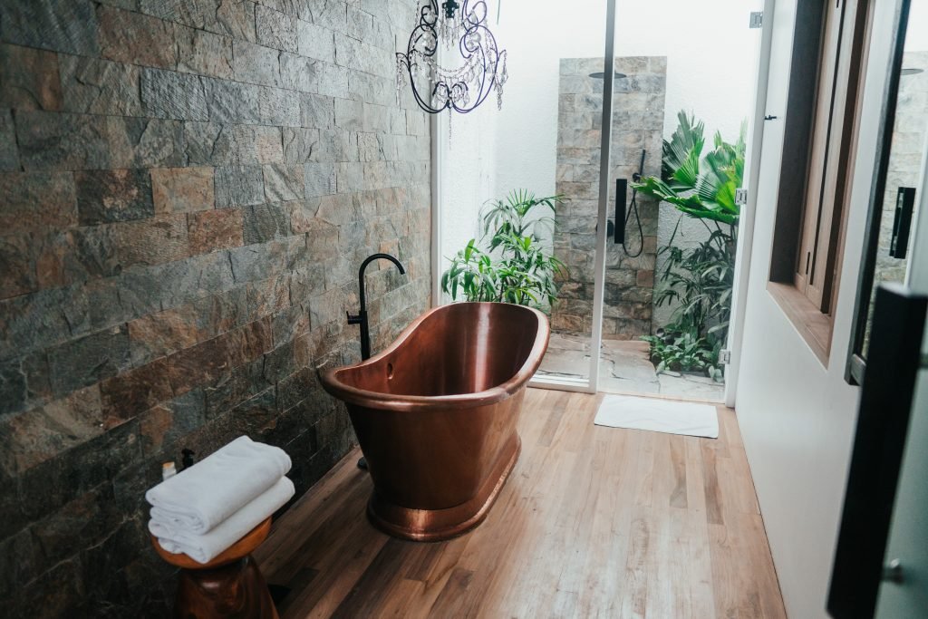 Freestanding bathtub